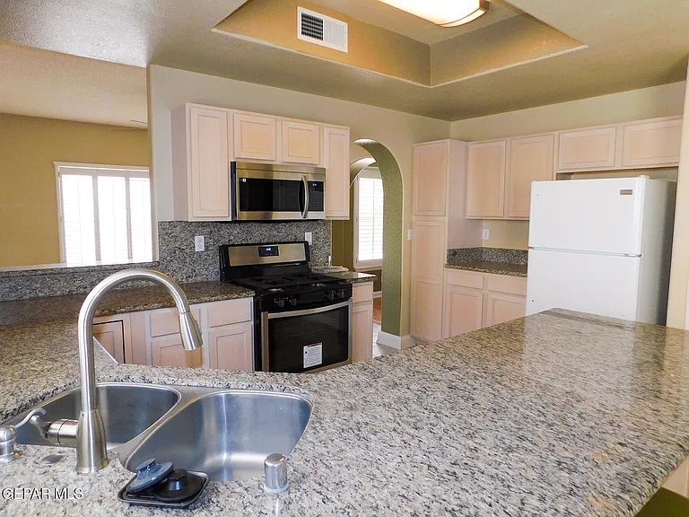 917 Tecate Pl — Photo 10