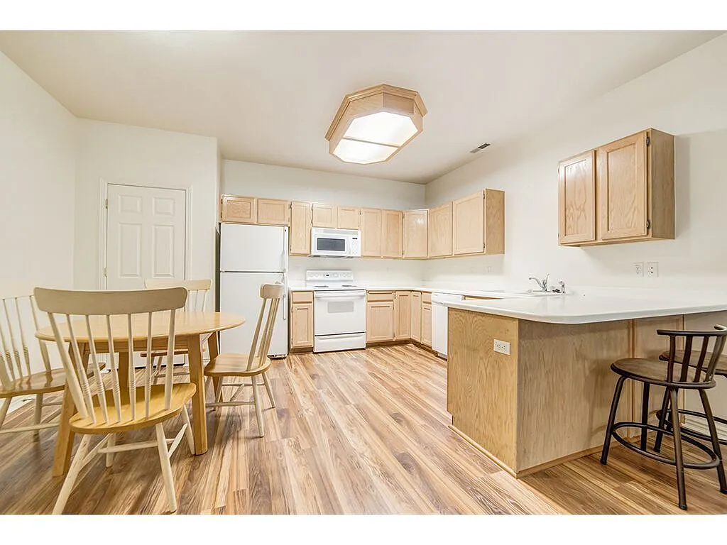 Building Photo - 363 N Belmont Pl #342