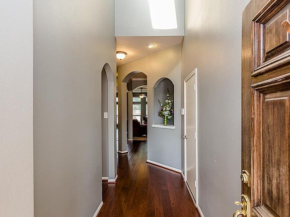 3rd image of 3243 Summerland Dr