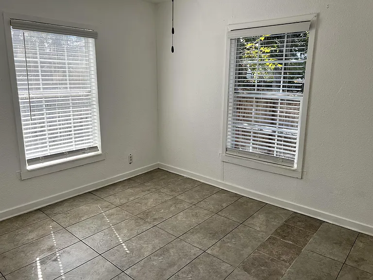 146 Eross St — Photo 10