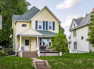 417 W 8th St, Muscatine, IA 52761