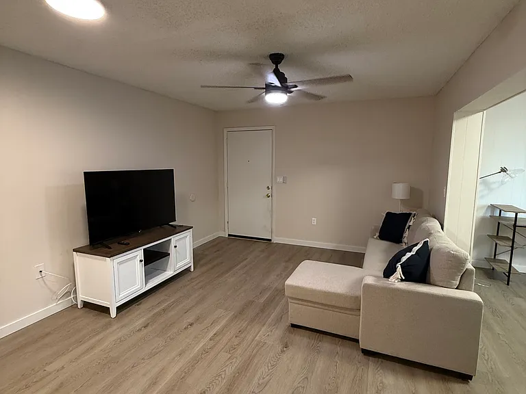 1103 Cypress Gardens Blvd #21 — Photo 1