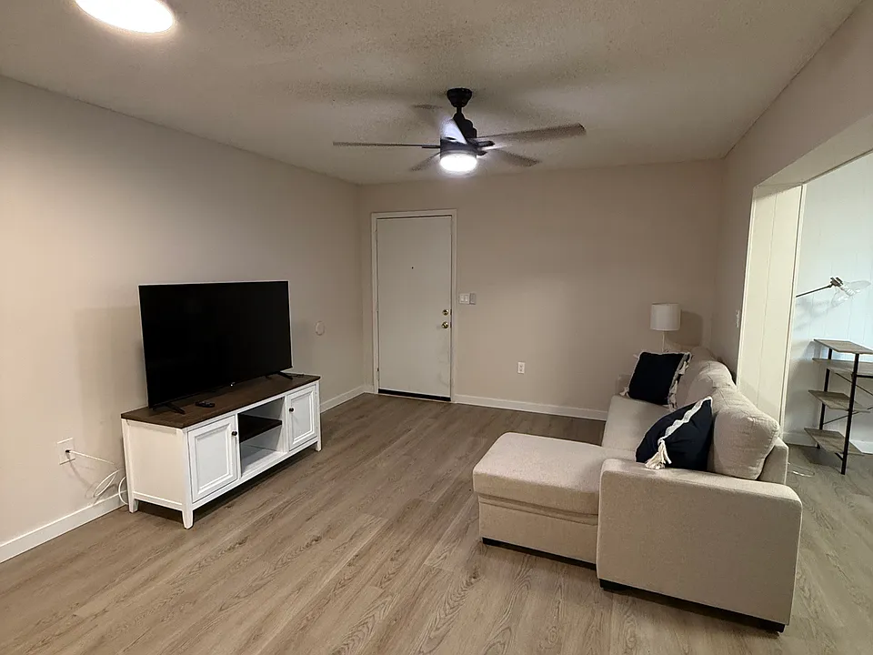 1103 Cypress Gardens Blvd #21
