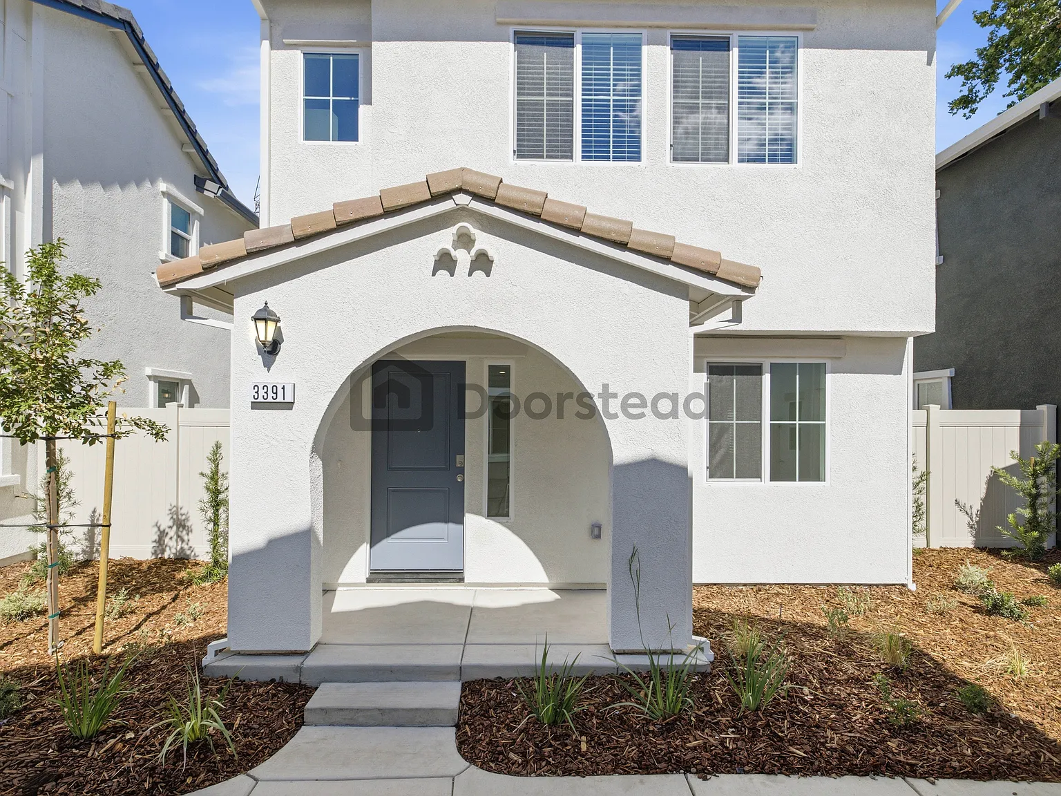 3 bed, 2.0 bath, 1296 sqft, $2,950 — Photo 2