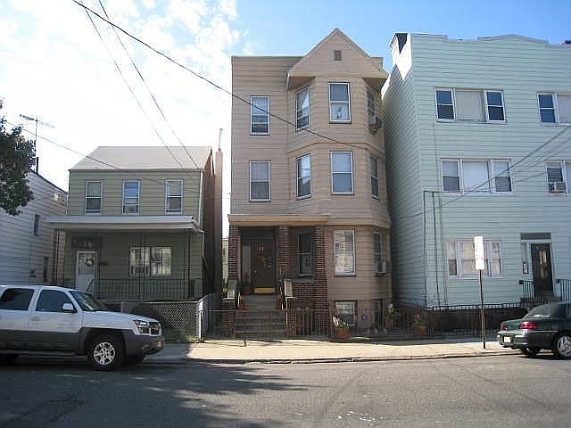 2nd image of 77 Beacon Ave