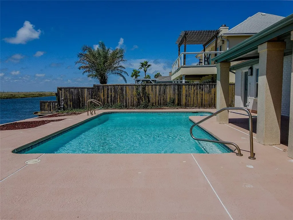 5 bed, 4.5 bath, 2915 sqft, $5,995 — Photo 4