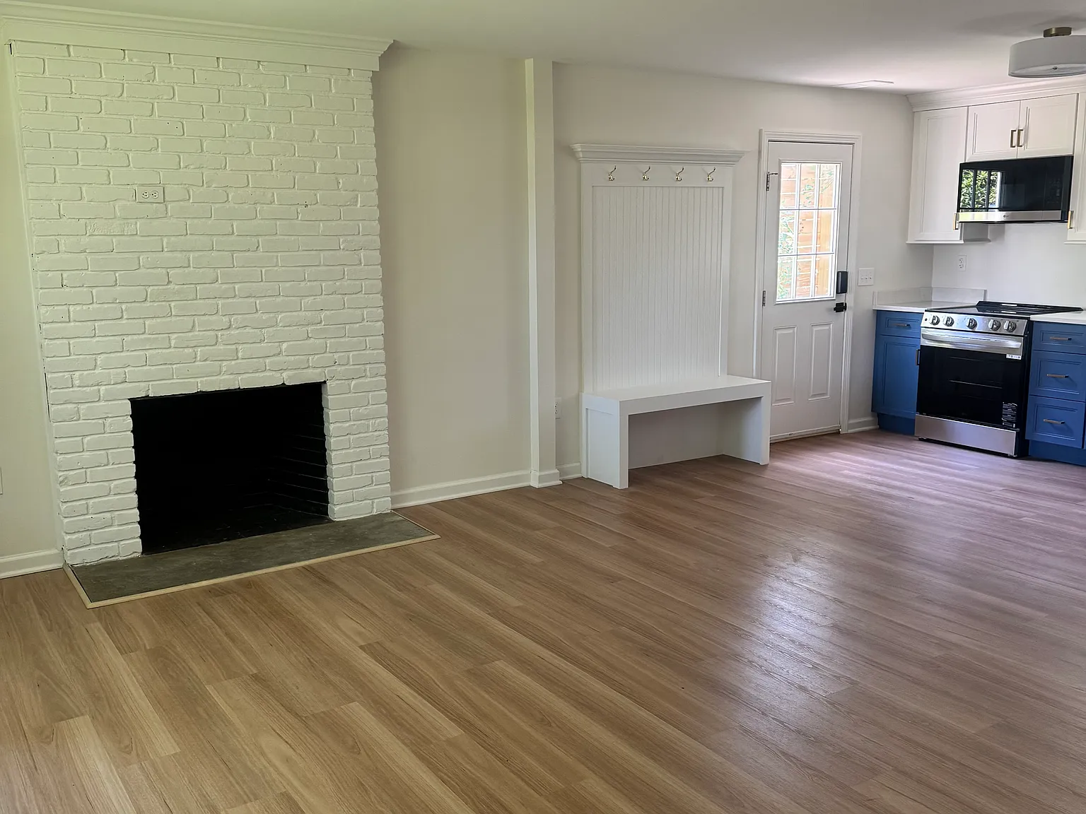3 bed, 884 sqft, $2,750 — Photo 2