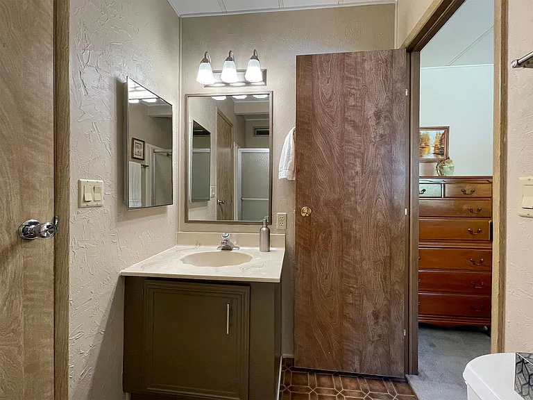 121 Ivy Ln — Photo 41
