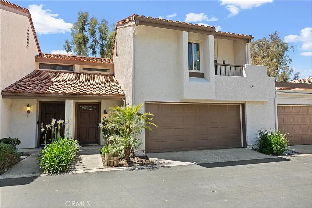 3 bed, 2.5 bath, 1800 sqft, $4,250 — Photo 1