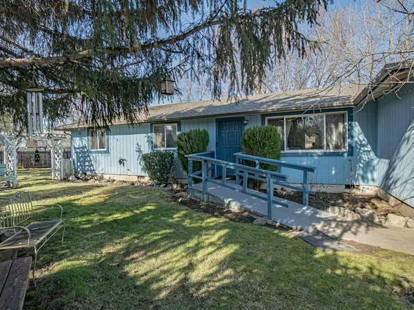 1521 Grand Ave, Medford, OR 97504