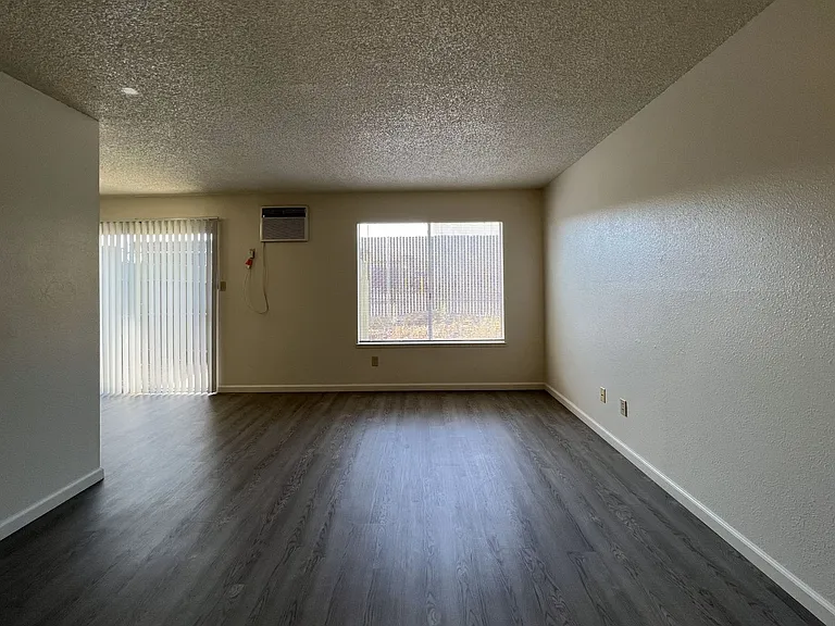 2440 Cochran Rd — Photo 3