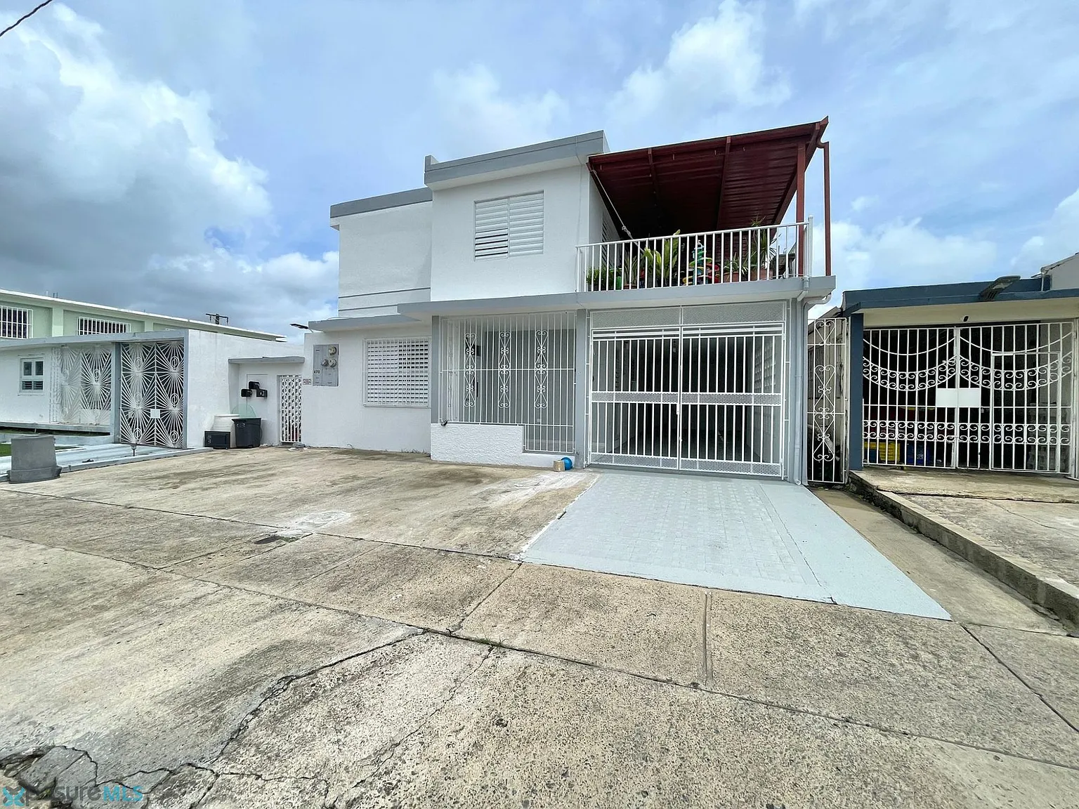 4 bed, 2.0 bath, 900 sqft, $1,350 — Photo 1