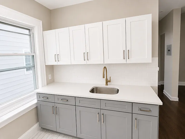 13-15 McKay Ave #2L — Photo 2