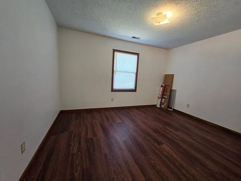 1638 Thompson Dr — Photo 10