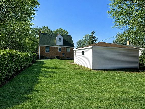 2nd image of 215 N Main St