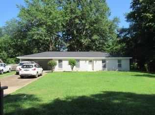 2042 Tuscola Dr, Grenada, MS 38901