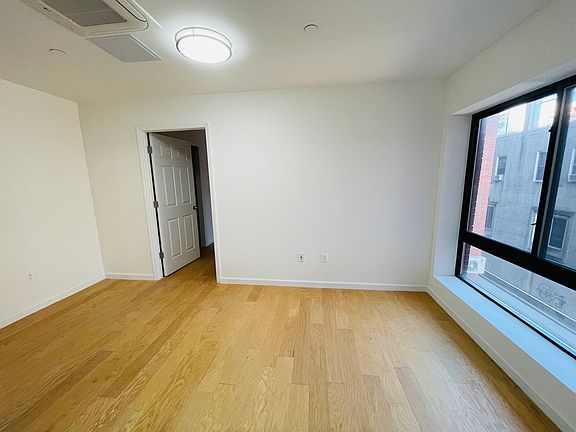 5th image of 4229 Parsons Blvd #3