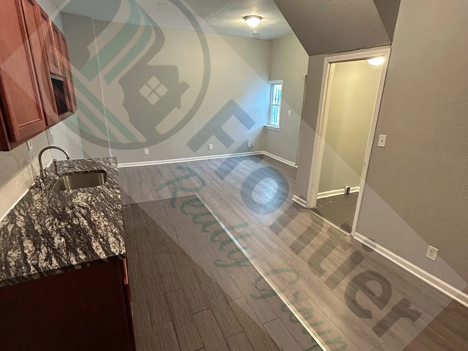 Studio, 300 sqft, $775 — Photo 4