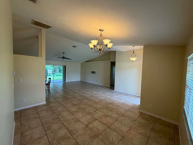 17031 Hillsborough Blvd — Photo 7