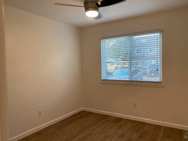 2710 Ivy Ln — Photo 12