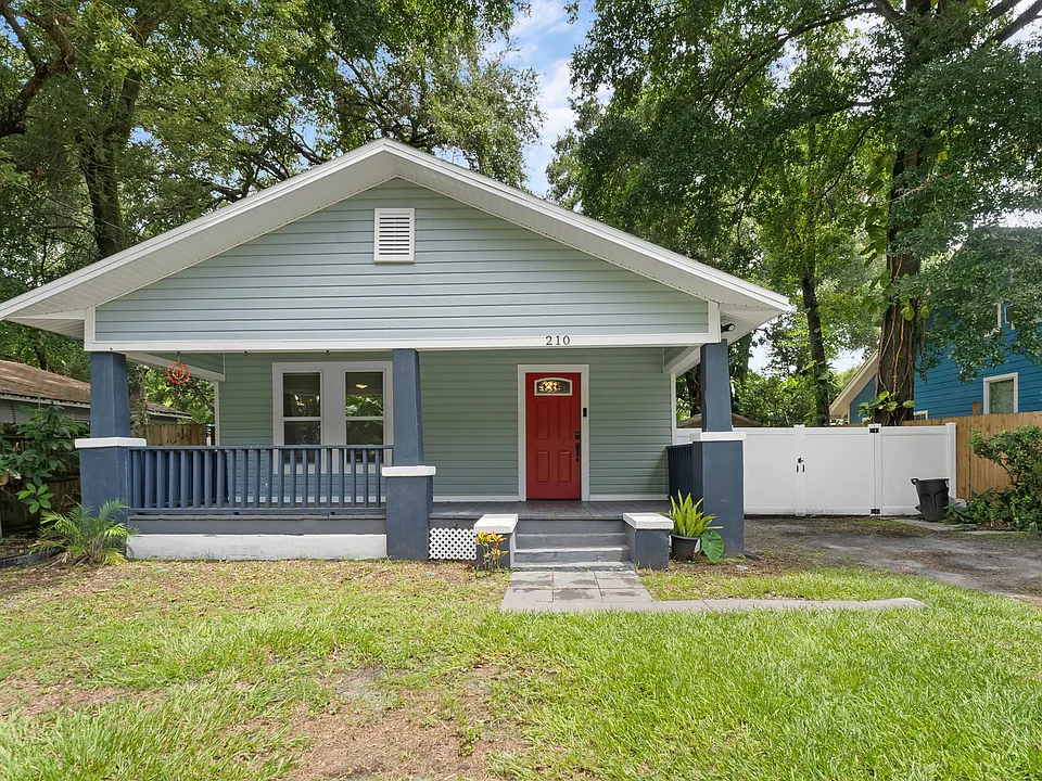 210 E Cluster Ave