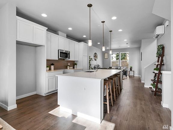 4th image of 13717 Admiralty Way #L1