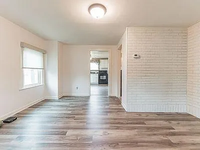 209 W High St — Photo 7