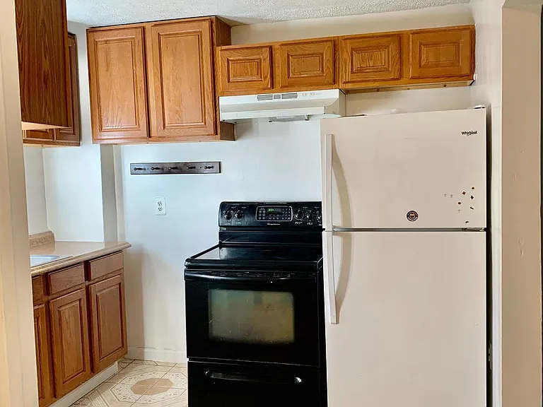 221 Baker St — Photo 16