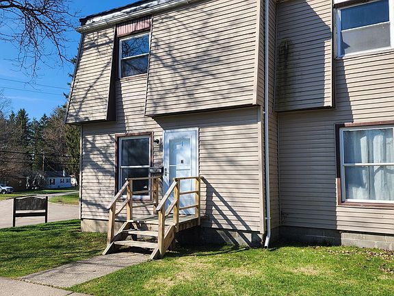5th image of 39 Medbury Ave APT 1
