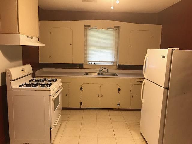 2nd image of 210 Jimmie St