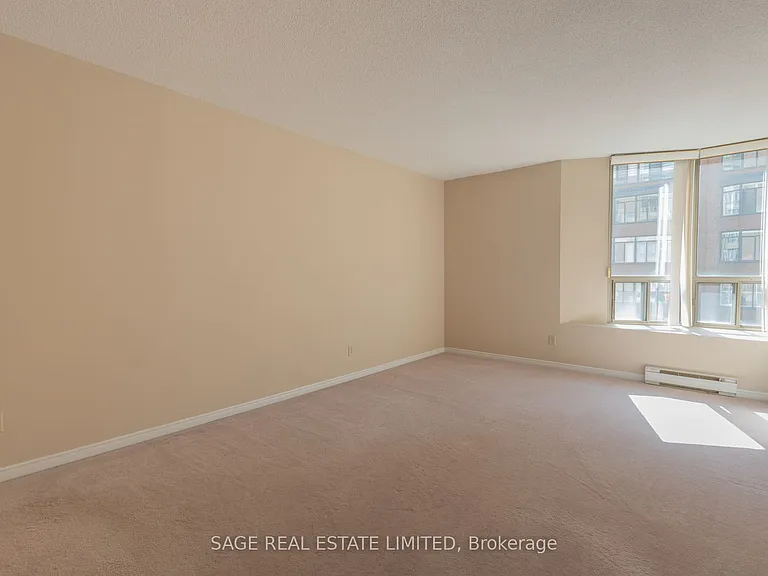 25 George St S #302 — Photo 22