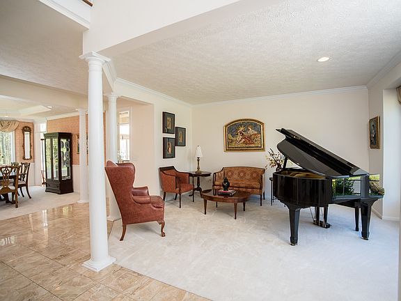 4th image of 17 Sunleaf Dr