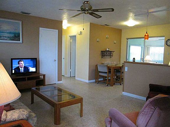 5th image of 22457 Catherine Ave