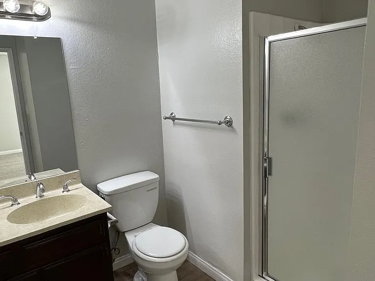 Raintree Garden Apartments — Photo 27
