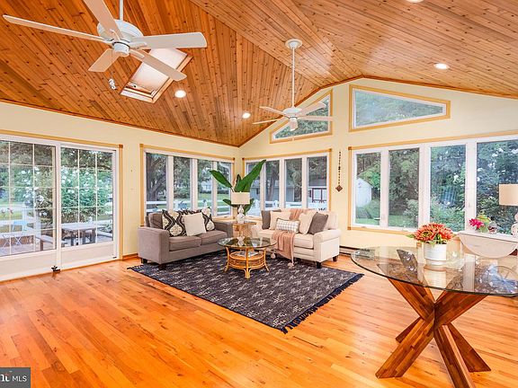 4th image of 1401 Calvert Rd