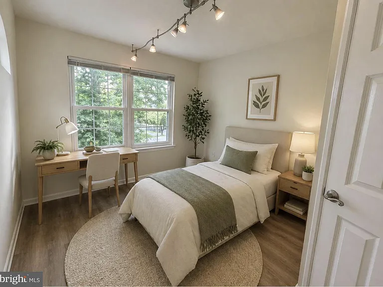 2022 Beacon Hill Dr — Photo 6