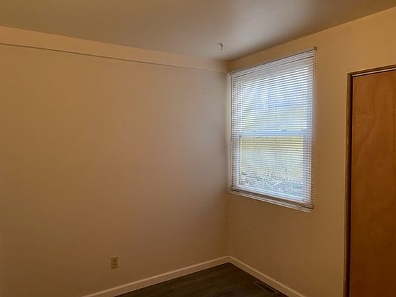 2nd image of 101 W Park St #101