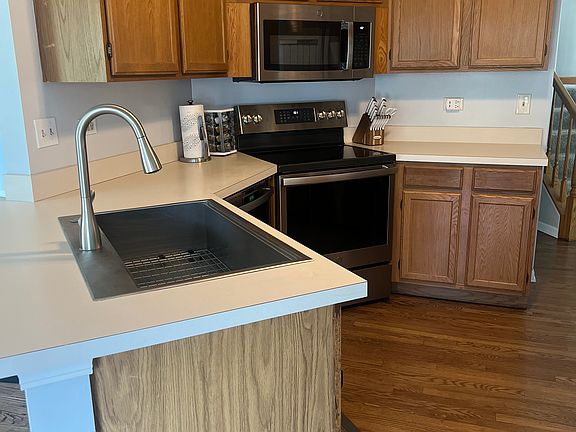 5th image of 27W220 Chelsea Cir