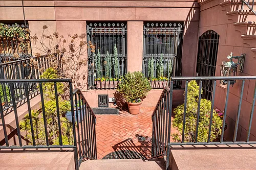 21 E 93rd St #OFFICE Photo 1