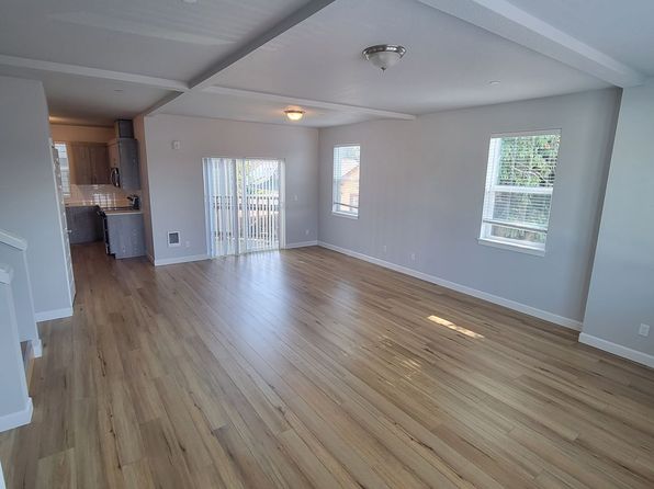424 NE Stafford St #B-5