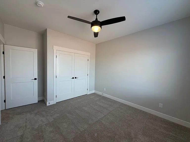 577 E Hemsworth Ln — Photo 30