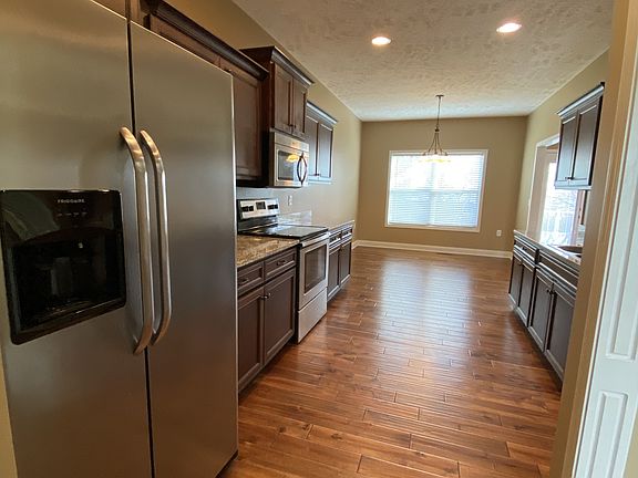 3rd image of 253 Windover Ave