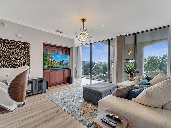 151 E Washington St Penthouse 5A