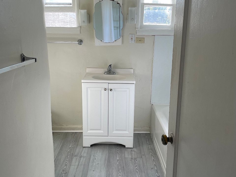 2nd image of 238 Sandercock St #C
