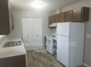 806 11th St NW, Valley City, ND 58072