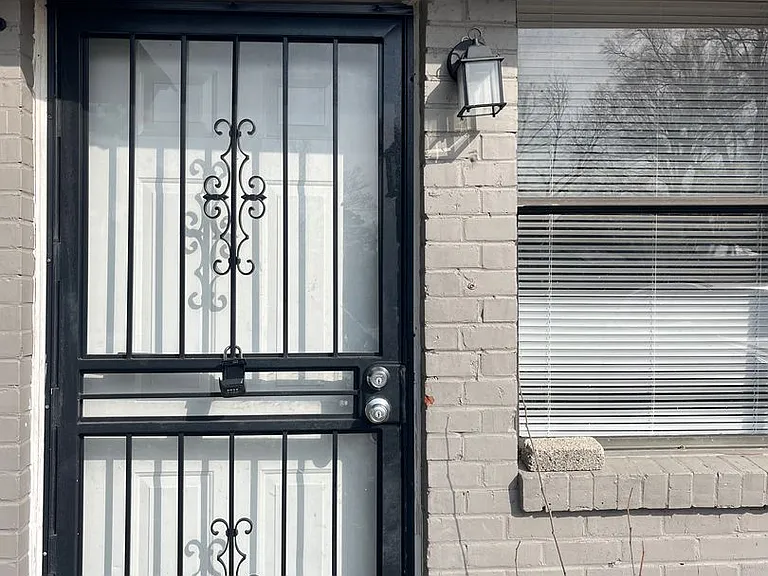 4016 Rhodes Ave — Photo 2