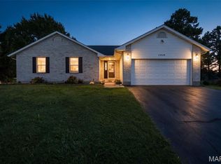 13519 Lakewood Dr, Ste Genevieve, MO 63670