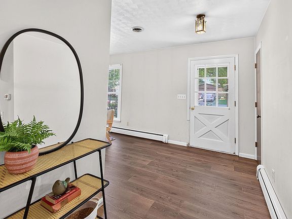3rd image of 1552 Brookview Ave