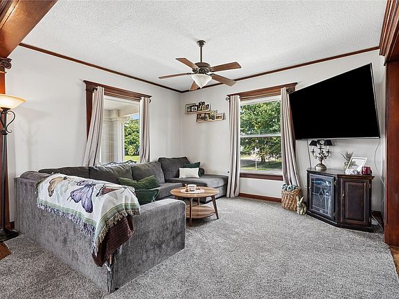 5th image of 803 4th St SW