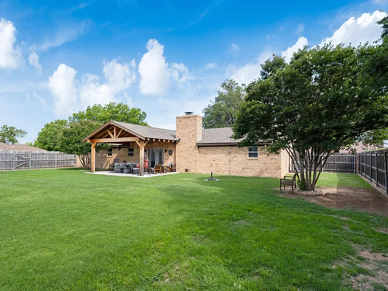 303 Chris Dr — Photo 28